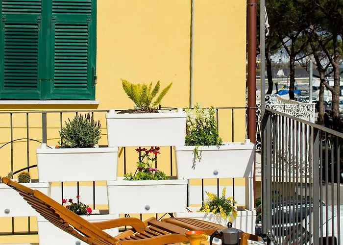 La Posta Di Cadimare - Chill In The Mezzanine Bedroom At A Former Post Office Holiday home *
