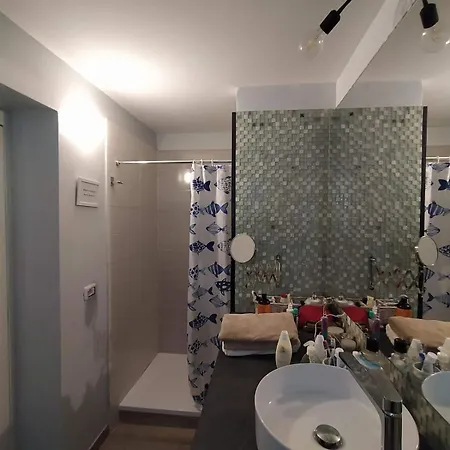 La Posta Di Cadimare - Chill In The Mezzanine Bedroom At A Former Post Office *