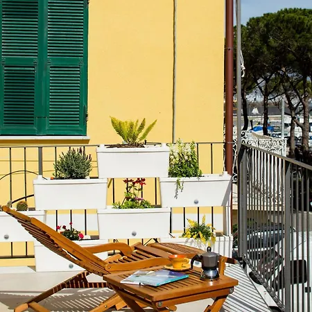 La Posta Di Cadimare - Chill In The Mezzanine Bedroom At A Former Post Office Holiday home *